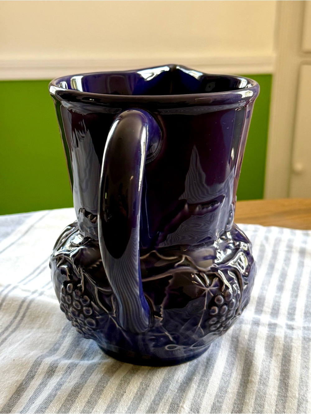 Vintage Bordallo Pinheiro Portugal Purple Pitcher w/Grapes Vines Leaves, 7" Tall - Picture 5 of 10